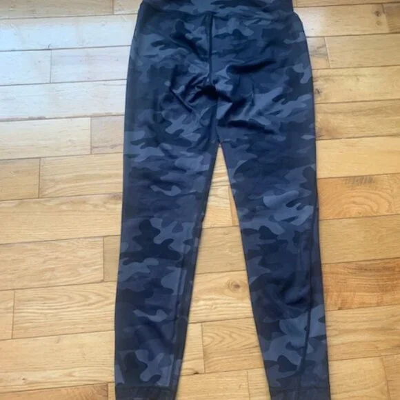 Lole black camo high-rise leggings in size Small (S/P). - Picture 9 of 10